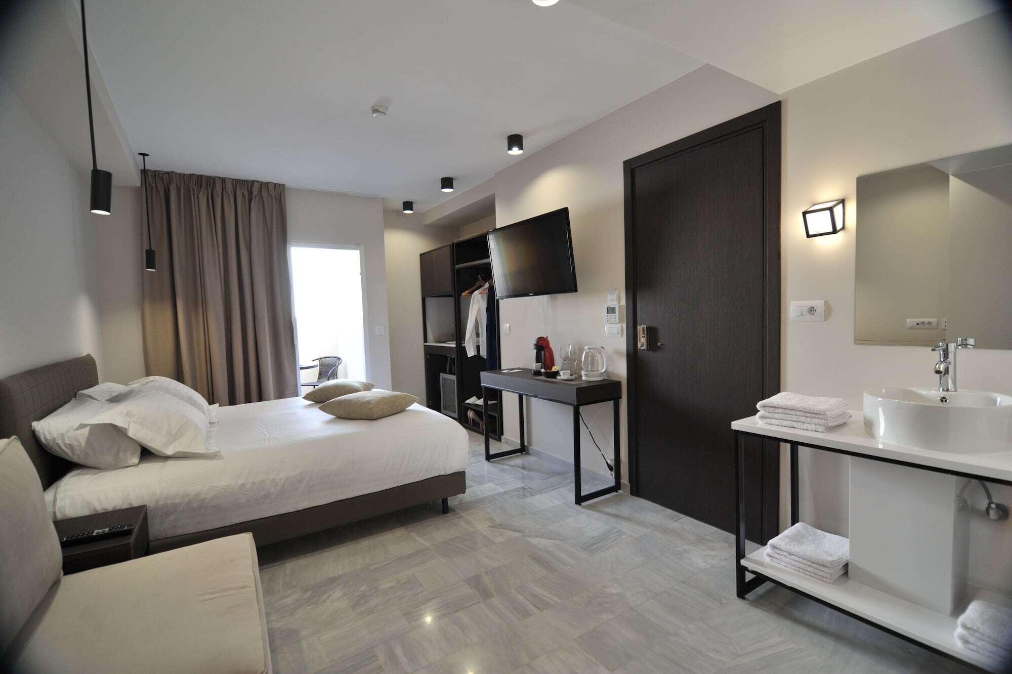 B4B Athens 365 Hotel Bagian luar foto